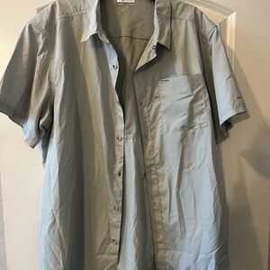 Columbia Men's Gray Short Sleeve Button Down Shirt